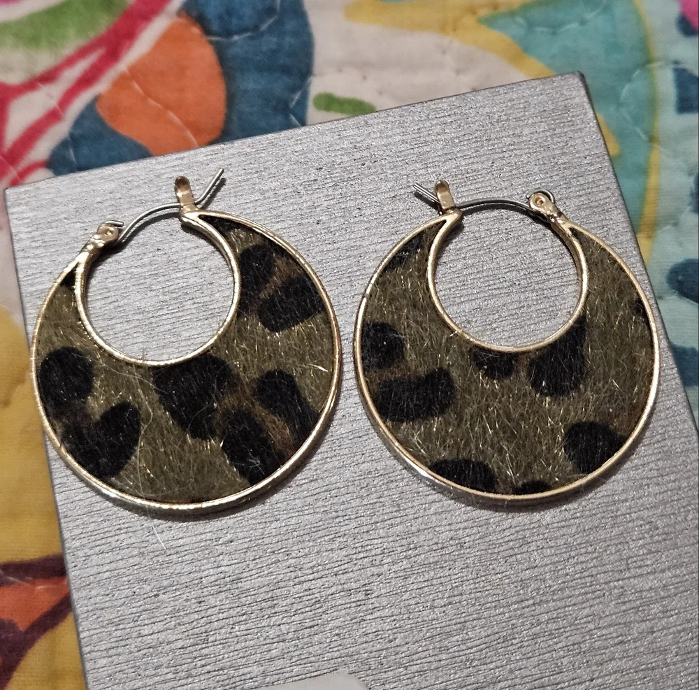 Leopard Print Gold Hoop Earrings - Picture 1 of 1